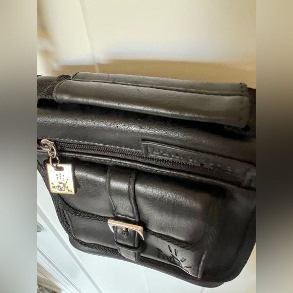 Mudd Y2K black crossbody lots of pockets and zippers, clean EUC - Picture 5 of 10